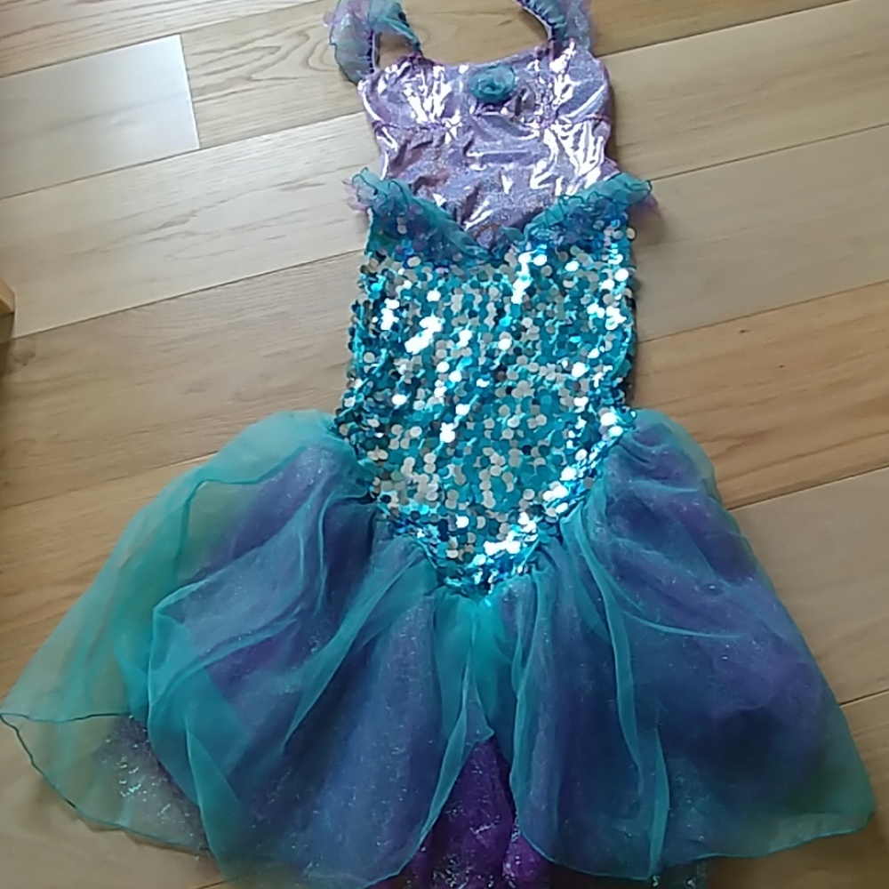 Costume